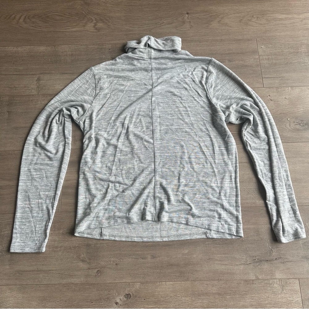 Universal Thread Gray With Silver Metallic Cowl N… - image 4